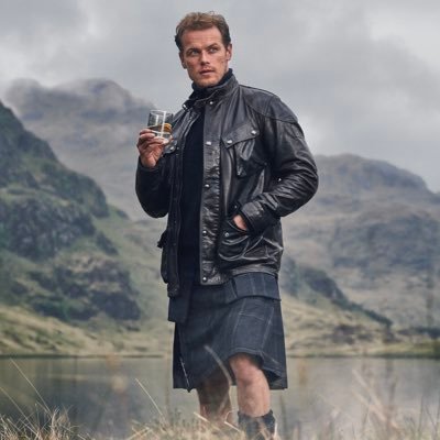 Nurse handed over cash to fake Sam Heughan and thought she was in relationship